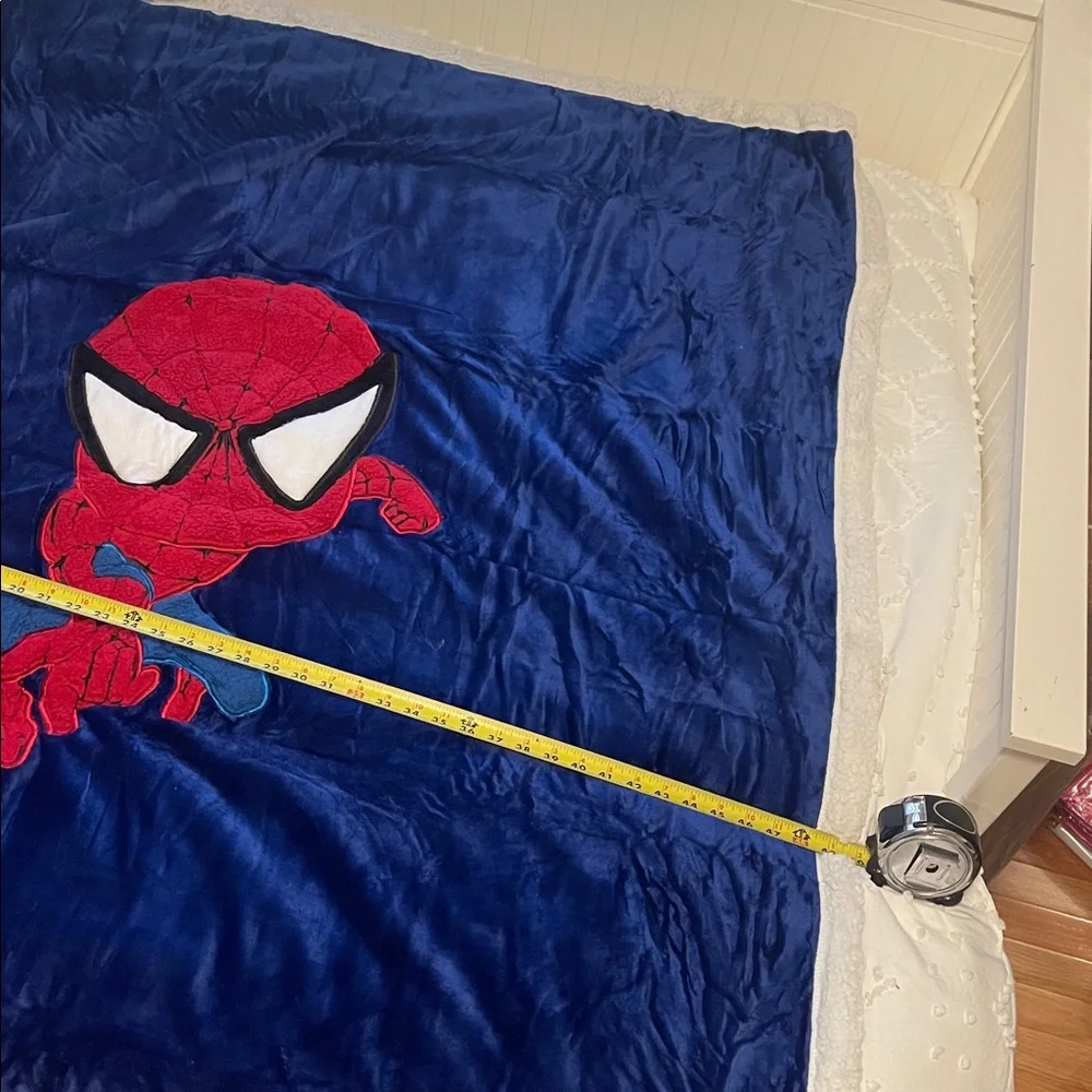Spider-Man cozy three-dimensional Sherpa blanket throw 50” x 60” NWT